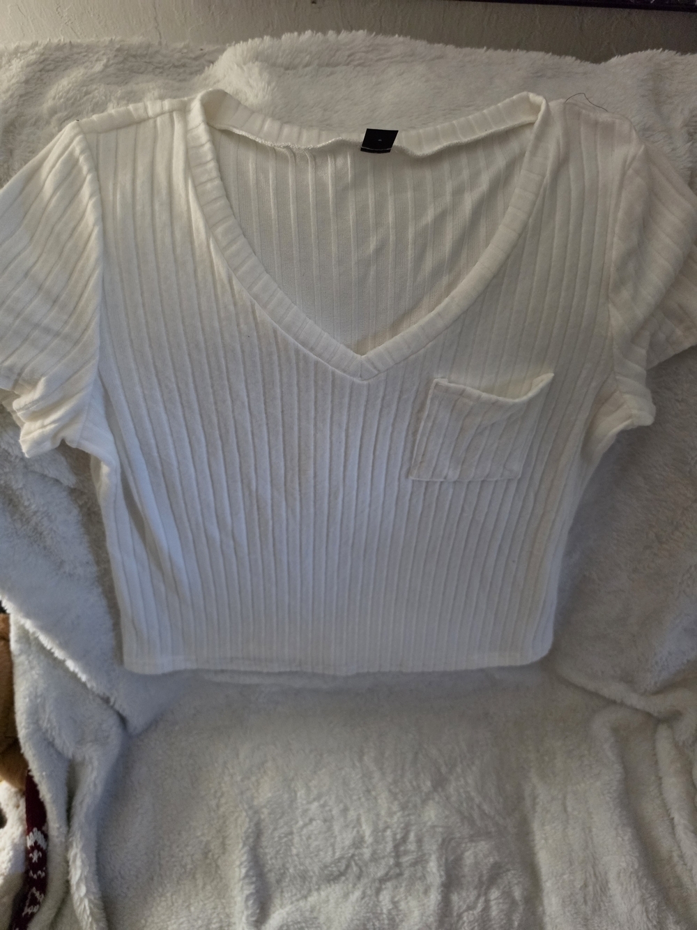 White Ribbed V-Neck Pocket Women's Top